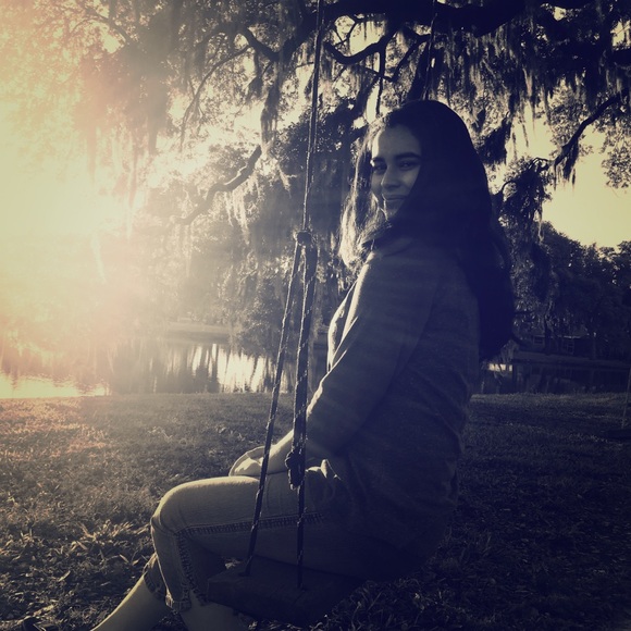 Meet your Posher, Lara - Picture 1 of 1